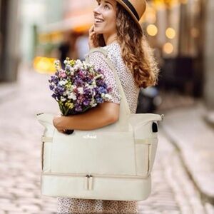 Chic Cream XL weekender/gym Tote Bag